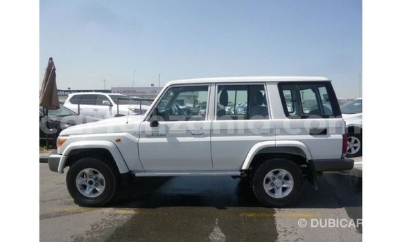 Nunua Imported Toyota Land Cruiser Nyeupe Gari ndani ya Import - Dubai nchini Arusha Nunua Imported Toyota Land Cruiser Nyeupe Gari ndani ya Import - Dubai nchini Arusha