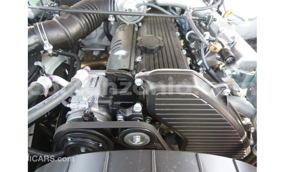 Nunua Imported Toyota Land Cruiser Nyeupe Gari ndani ya Import - Dubai nchini Arusha Nunua Imported Toyota Land Cruiser Nyeupe Gari ndani ya Import - Dubai nchini Arusha