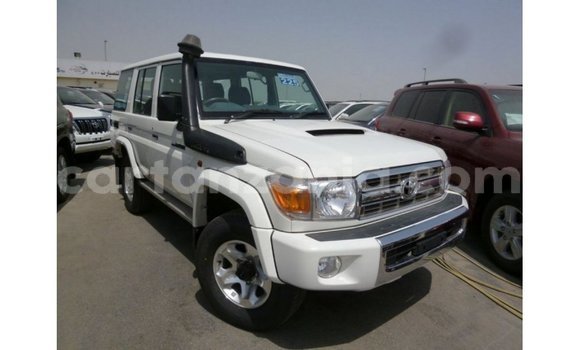 Nunua Imported Toyota Land Cruiser Nyeupe Gari ndani ya Import - Dubai nchini Arusha Nunua Imported Toyota Land Cruiser Nyeupe Gari ndani ya Import - Dubai nchini Arusha