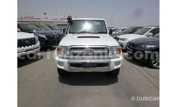Nunua Imported Toyota Land Cruiser Nyeupe Gari ndani ya Import - Dubai nchini Arusha Nunua Imported Toyota Land Cruiser Nyeupe Gari ndani ya Import - Dubai nchini Arusha