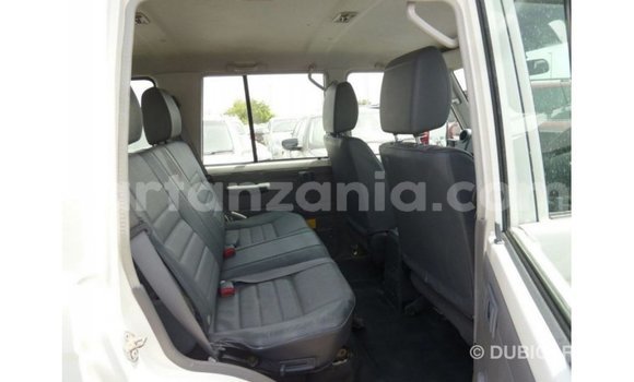 Nunua Imported Toyota Land Cruiser Nyeupe Gari ndani ya Import - Dubai nchini Arusha Nunua Imported Toyota Land Cruiser Nyeupe Gari ndani ya Import - Dubai nchini Arusha