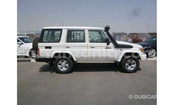 Nunua Imported Toyota Land Cruiser Nyeupe Gari ndani ya Import - Dubai nchini Arusha Nunua Imported Toyota Land Cruiser Nyeupe Gari ndani ya Import - Dubai nchini Arusha