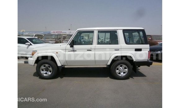 Nunua Imported Toyota Land Cruiser Nyeupe Gari ndani ya Import - Dubai nchini Arusha Nunua Imported Toyota Land Cruiser Nyeupe Gari ndani ya Import - Dubai nchini Arusha
