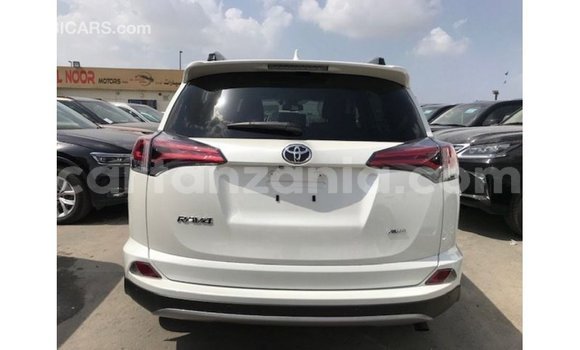 Nunua Imported Toyota 4Runner Nyeupe Gari ndani ya Import - Dubai nchini Arusha Nunua Imported Toyota 4Runner Nyeupe Gari ndani ya Import - Dubai nchini Arusha