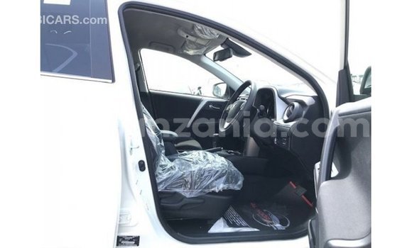 Nunua Imported Toyota 4Runner Nyeupe Gari ndani ya Import - Dubai nchini Arusha Nunua Imported Toyota 4Runner Nyeupe Gari ndani ya Import - Dubai nchini Arusha