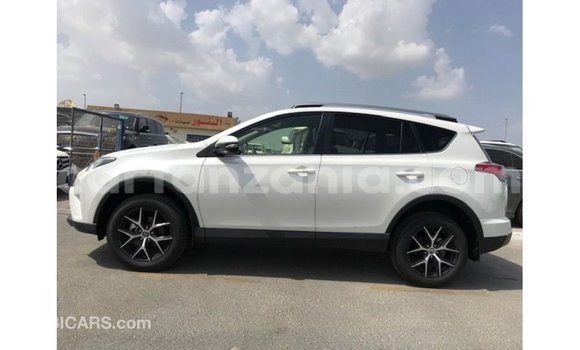 Nunua Imported Toyota 4Runner Nyeupe Gari ndani ya Import - Dubai nchini Arusha Nunua Imported Toyota 4Runner Nyeupe Gari ndani ya Import - Dubai nchini Arusha