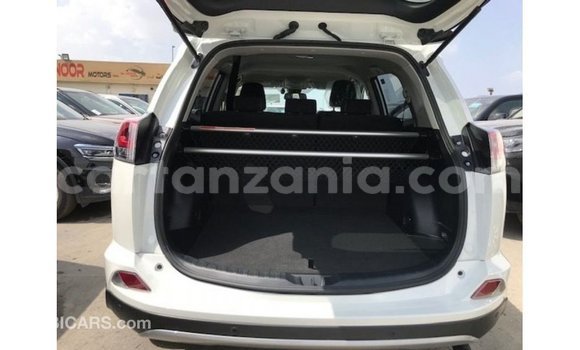 Nunua Imported Toyota 4Runner Nyeupe Gari ndani ya Import - Dubai nchini Arusha Nunua Imported Toyota 4Runner Nyeupe Gari ndani ya Import - Dubai nchini Arusha