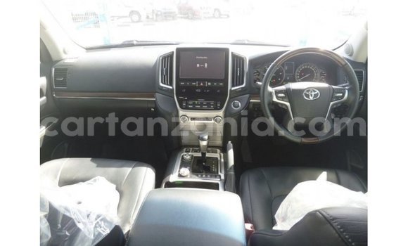 Buy Import Toyota Land Cruiser White Car in Import - Dubai in Arusha Buy Import Toyota Land Cruiser White Car in Import - Dubai in Arusha