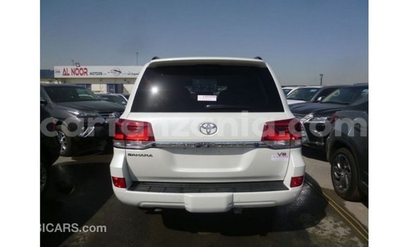 Buy Import Toyota Land Cruiser White Car in Import - Dubai in Arusha Buy Import Toyota Land Cruiser White Car in Import - Dubai in Arusha