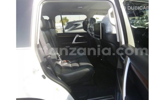 Buy Import Toyota Land Cruiser White Car in Import - Dubai in Arusha Buy Import Toyota Land Cruiser White Car in Import - Dubai in Arusha