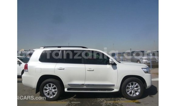 Buy Import Toyota Land Cruiser White Car in Import - Dubai in Arusha Buy Import Toyota Land Cruiser White Car in Import - Dubai in Arusha