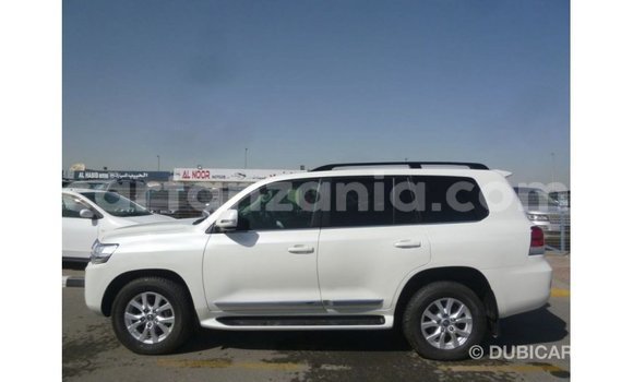 Buy Import Toyota Land Cruiser White Car in Import - Dubai in Arusha Buy Import Toyota Land Cruiser White Car in Import - Dubai in Arusha