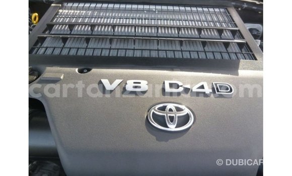 Buy Import Toyota Land Cruiser White Car in Import - Dubai in Arusha Buy Import Toyota Land Cruiser White Car in Import - Dubai in Arusha