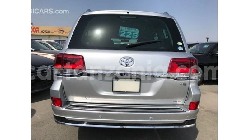 Big with watermark toyota land cruiser arusha import dubai 8521