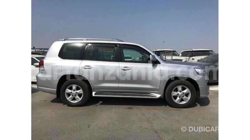 Big with watermark toyota land cruiser arusha import dubai 8521