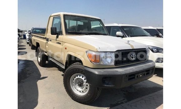 Nunua Imported Toyota Land Cruiser Beige Gari ndani ya Import - Dubai nchini Arusha Nunua Imported Toyota Land Cruiser Beige Gari ndani ya Import - Dubai nchini Arusha