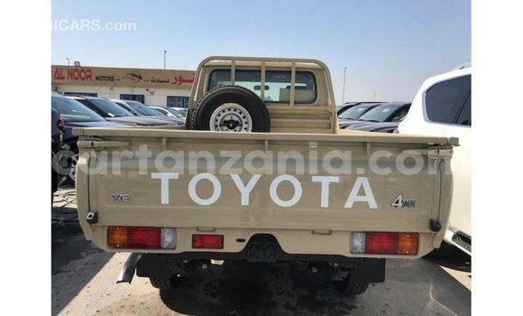 Nunua Imported Toyota Land Cruiser Beige Gari ndani ya Import - Dubai nchini Arusha Nunua Imported Toyota Land Cruiser Beige Gari ndani ya Import - Dubai nchini Arusha