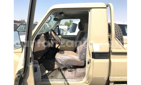 Nunua Imported Toyota Land Cruiser Beige Gari ndani ya Import - Dubai nchini Arusha Nunua Imported Toyota Land Cruiser Beige Gari ndani ya Import - Dubai nchini Arusha