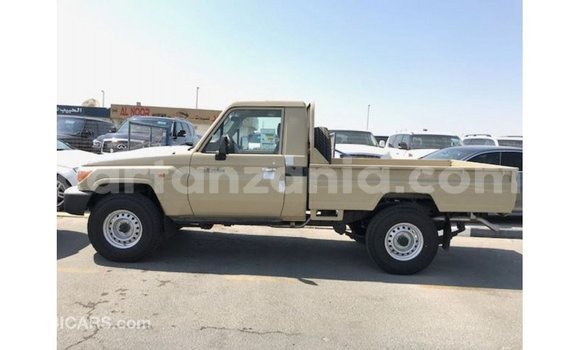 Nunua Imported Toyota Land Cruiser Beige Gari ndani ya Import - Dubai nchini Arusha Nunua Imported Toyota Land Cruiser Beige Gari ndani ya Import - Dubai nchini Arusha