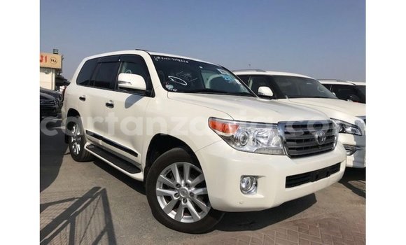 Nunua Imported Toyota Land Cruiser Nyeupe Gari ndani ya Import - Dubai nchini Arusha Nunua Imported Toyota Land Cruiser Nyeupe Gari ndani ya Import - Dubai nchini Arusha