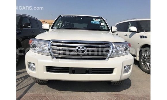 Nunua Imported Toyota Land Cruiser Nyeupe Gari ndani ya Import - Dubai nchini Arusha Nunua Imported Toyota Land Cruiser Nyeupe Gari ndani ya Import - Dubai nchini Arusha
