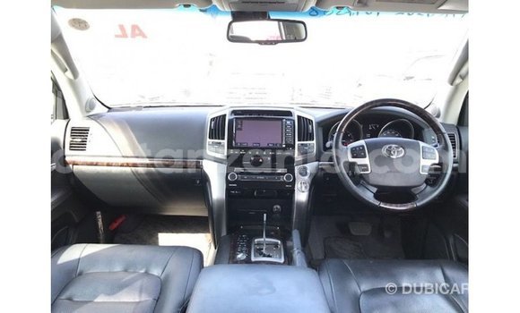 Nunua Imported Toyota Land Cruiser Nyeupe Gari ndani ya Import - Dubai nchini Arusha Nunua Imported Toyota Land Cruiser Nyeupe Gari ndani ya Import - Dubai nchini Arusha