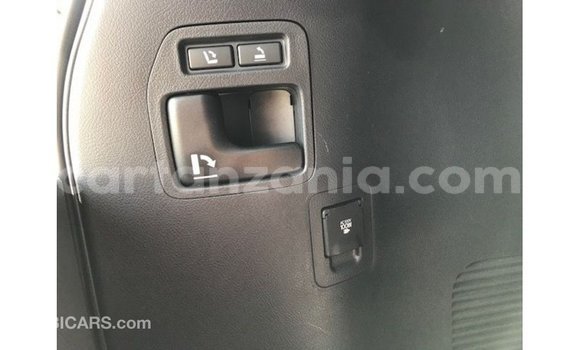 Nunua Imported Toyota Land Cruiser Nyeupe Gari ndani ya Import - Dubai nchini Arusha Nunua Imported Toyota Land Cruiser Nyeupe Gari ndani ya Import - Dubai nchini Arusha