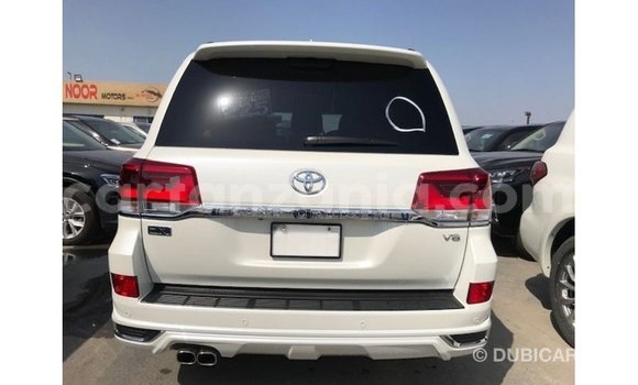 Nunua Imported Toyota Land Cruiser Nyeupe Gari ndani ya Import - Dubai nchini Arusha Nunua Imported Toyota Land Cruiser Nyeupe Gari ndani ya Import - Dubai nchini Arusha