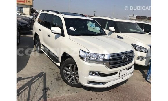 Nunua Imported Toyota Land Cruiser Nyeupe Gari ndani ya Import - Dubai nchini Arusha Nunua Imported Toyota Land Cruiser Nyeupe Gari ndani ya Import - Dubai nchini Arusha