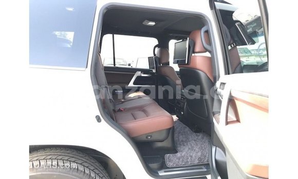 Nunua Imported Toyota Land Cruiser Nyeupe Gari ndani ya Import - Dubai nchini Arusha Nunua Imported Toyota Land Cruiser Nyeupe Gari ndani ya Import - Dubai nchini Arusha