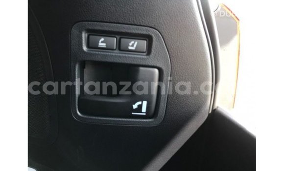 Nunua Imported Toyota Land Cruiser Nyeupe Gari ndani ya Import - Dubai nchini Arusha Nunua Imported Toyota Land Cruiser Nyeupe Gari ndani ya Import - Dubai nchini Arusha