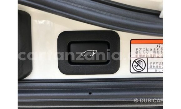 Nunua Imported Toyota Land Cruiser Nyeupe Gari ndani ya Import - Dubai nchini Arusha Nunua Imported Toyota Land Cruiser Nyeupe Gari ndani ya Import - Dubai nchini Arusha