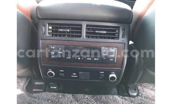 Nunua Imported Toyota Land Cruiser Nyeupe Gari ndani ya Import - Dubai nchini Arusha Nunua Imported Toyota Land Cruiser Nyeupe Gari ndani ya Import - Dubai nchini Arusha