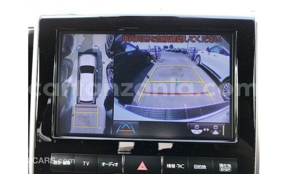 Nunua Imported Toyota Land Cruiser Nyeupe Gari ndani ya Import - Dubai nchini Arusha Nunua Imported Toyota Land Cruiser Nyeupe Gari ndani ya Import - Dubai nchini Arusha