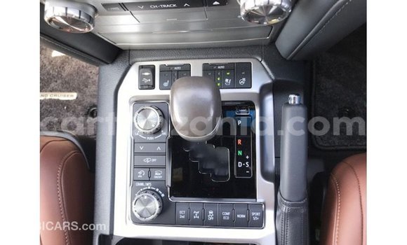 Nunua Imported Toyota Land Cruiser Nyeupe Gari ndani ya Import - Dubai nchini Arusha Nunua Imported Toyota Land Cruiser Nyeupe Gari ndani ya Import - Dubai nchini Arusha