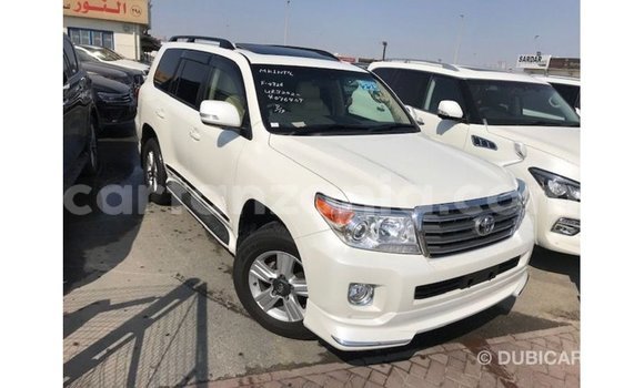 Nunua Imported Toyota Land Cruiser Nyeupe Gari ndani ya Import - Dubai nchini Arusha Nunua Imported Toyota Land Cruiser Nyeupe Gari ndani ya Import - Dubai nchini Arusha