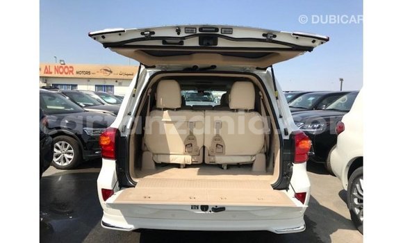 Nunua Imported Toyota Land Cruiser Nyeupe Gari ndani ya Import - Dubai nchini Arusha Nunua Imported Toyota Land Cruiser Nyeupe Gari ndani ya Import - Dubai nchini Arusha