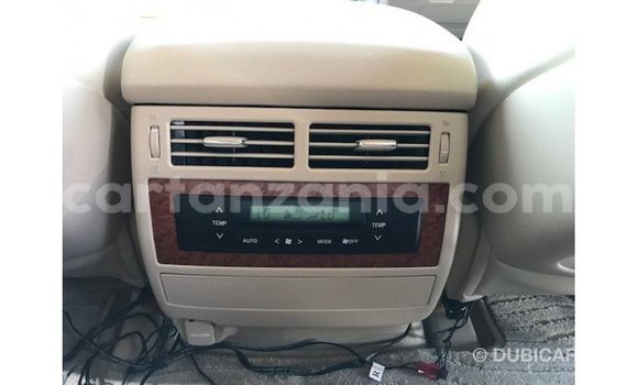 Nunua Imported Toyota Land Cruiser Nyeupe Gari ndani ya Import - Dubai nchini Arusha Nunua Imported Toyota Land Cruiser Nyeupe Gari ndani ya Import - Dubai nchini Arusha