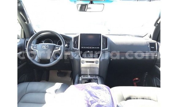 Nunua Imported Toyota Land Cruiser Nyeupe Gari ndani ya Import - Dubai nchini Arusha Nunua Imported Toyota Land Cruiser Nyeupe Gari ndani ya Import - Dubai nchini Arusha