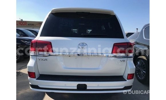 Nunua Imported Toyota Land Cruiser Nyeupe Gari ndani ya Import - Dubai nchini Arusha Nunua Imported Toyota Land Cruiser Nyeupe Gari ndani ya Import - Dubai nchini Arusha