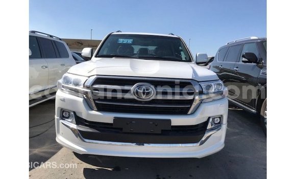 Nunua Imported Toyota Land Cruiser Nyeupe Gari ndani ya Import - Dubai nchini Arusha Nunua Imported Toyota Land Cruiser Nyeupe Gari ndani ya Import - Dubai nchini Arusha
