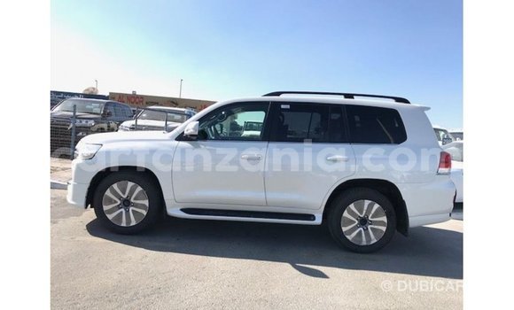 Nunua Imported Toyota Land Cruiser Nyeupe Gari ndani ya Import - Dubai nchini Arusha Nunua Imported Toyota Land Cruiser Nyeupe Gari ndani ya Import - Dubai nchini Arusha
