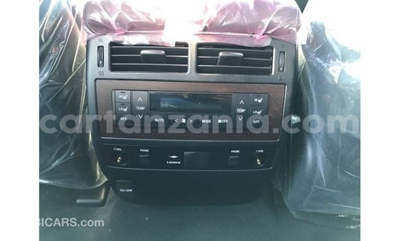 Nunua Imported Toyota Land Cruiser Nyeupe Gari ndani ya Import - Dubai nchini Arusha Nunua Imported Toyota Land Cruiser Nyeupe Gari ndani ya Import - Dubai nchini Arusha