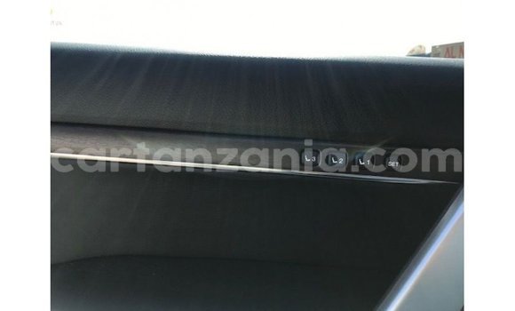 Nunua Imported Toyota Land Cruiser Nyeupe Gari ndani ya Import - Dubai nchini Arusha Nunua Imported Toyota Land Cruiser Nyeupe Gari ndani ya Import - Dubai nchini Arusha