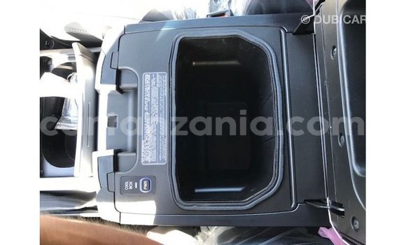 Nunua Imported Toyota Land Cruiser Nyeupe Gari ndani ya Import - Dubai nchini Arusha Nunua Imported Toyota Land Cruiser Nyeupe Gari ndani ya Import - Dubai nchini Arusha