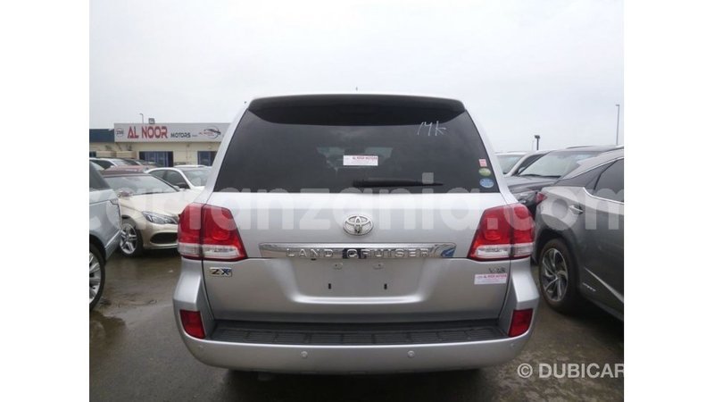 Big with watermark toyota land cruiser arusha import dubai 8550