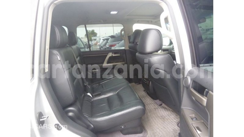 Big with watermark toyota land cruiser arusha import dubai 8550