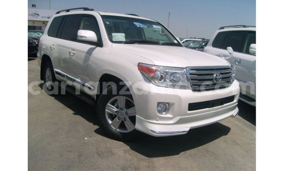 Nunua Imported Toyota Land Cruiser Nyeupe Gari ndani ya Import - Dubai nchini Arusha Nunua Imported Toyota Land Cruiser Nyeupe Gari ndani ya Import - Dubai nchini Arusha