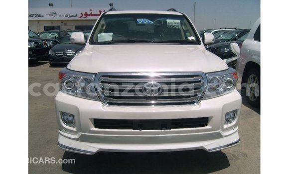 Nunua Imported Toyota Land Cruiser Nyeupe Gari ndani ya Import - Dubai nchini Arusha Nunua Imported Toyota Land Cruiser Nyeupe Gari ndani ya Import - Dubai nchini Arusha