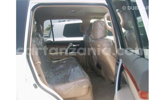 Nunua Imported Toyota Land Cruiser Nyeupe Gari ndani ya Import - Dubai nchini Arusha Nunua Imported Toyota Land Cruiser Nyeupe Gari ndani ya Import - Dubai nchini Arusha